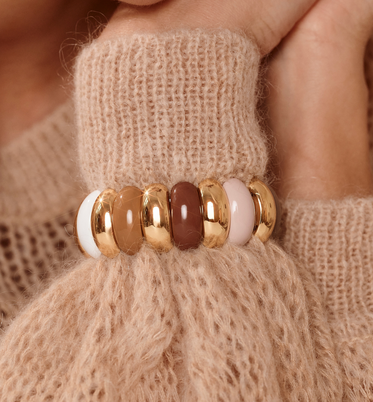 Bransoletka elastyczna w odcieniach latte, brązu i złota BCR0068 - By Dziubeka