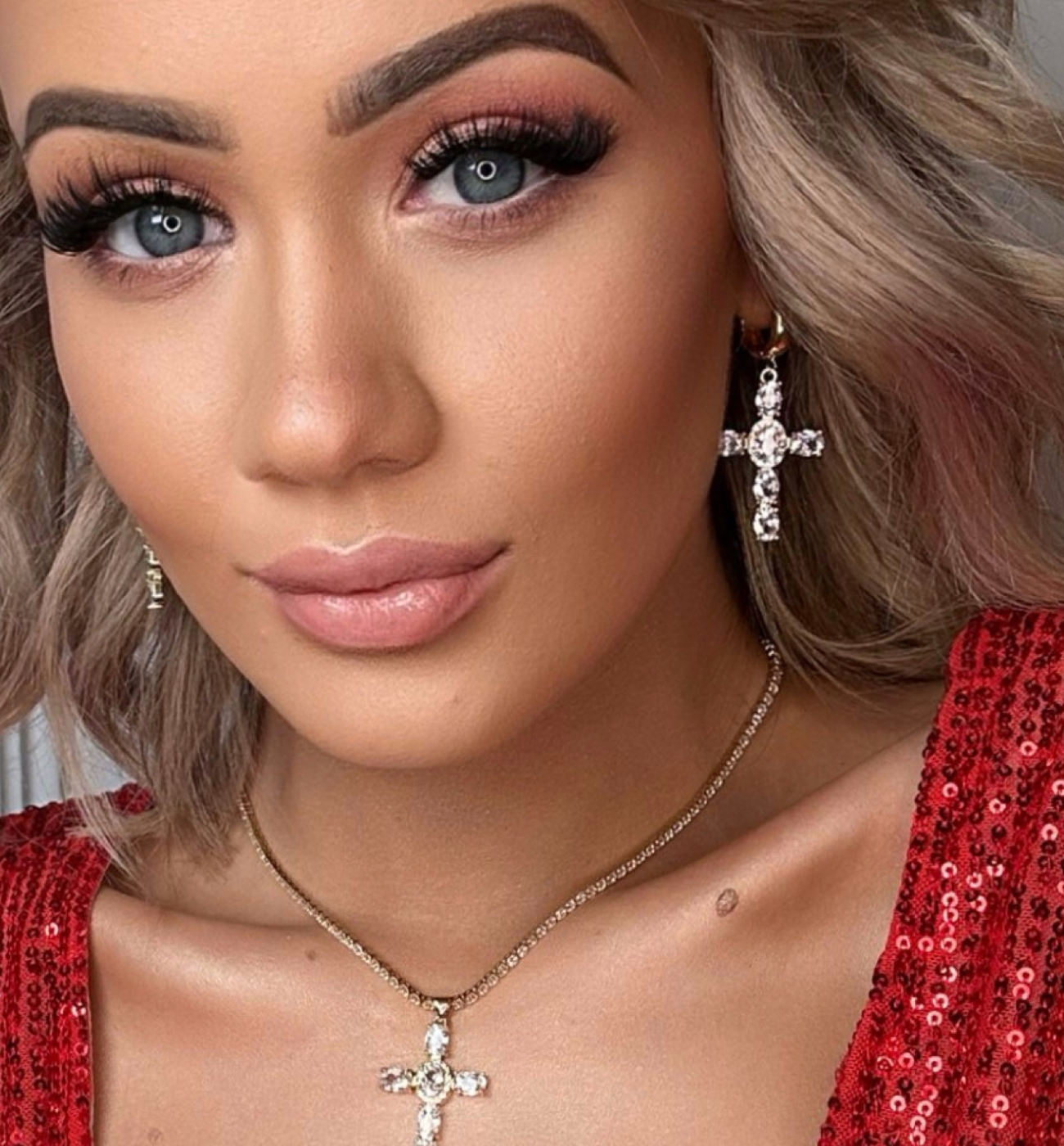 Kolczyki transparentne krzyżyki z kryształkami Hullu - By Dziubeka