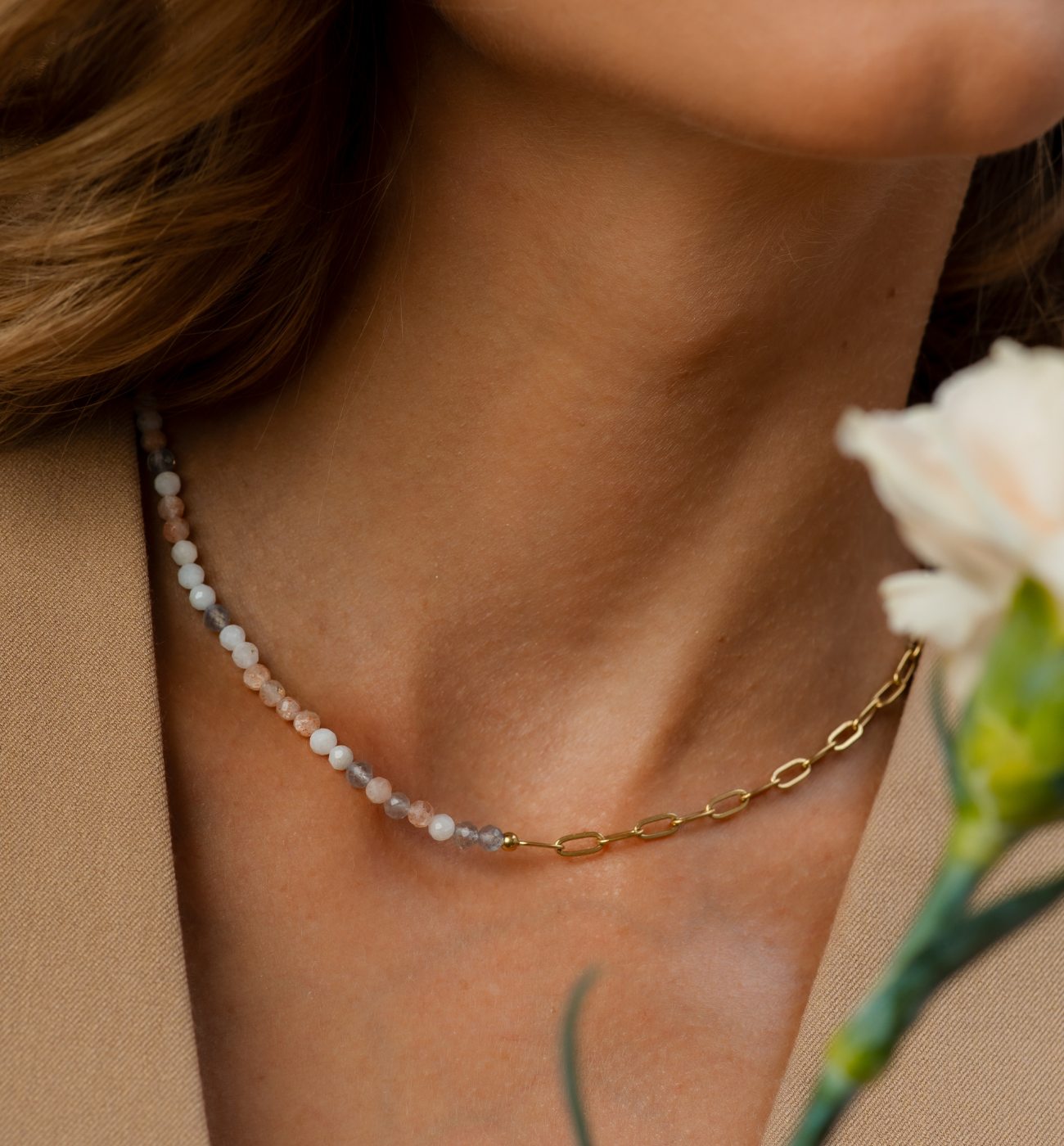 Naszyjnik z kamieniami księżycowymi i łańcuszkiem NSC0574