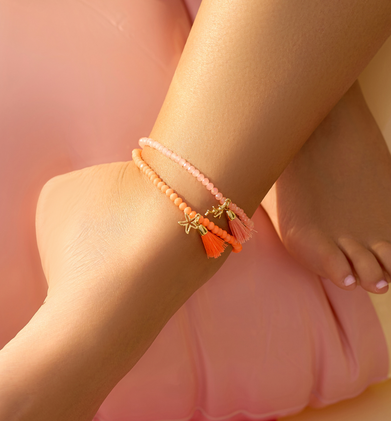 Bransoletka na nogę Bransoletka z pomarańczowych koralików z chwostem i rozgwiazdą BNSH0007