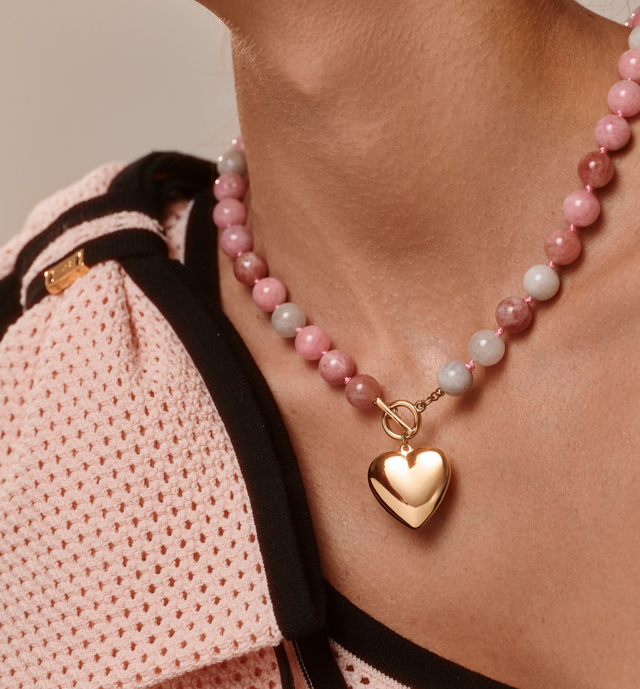 Naszyjnik z różowych i szarych kamieni z sercem - By Dziubeka