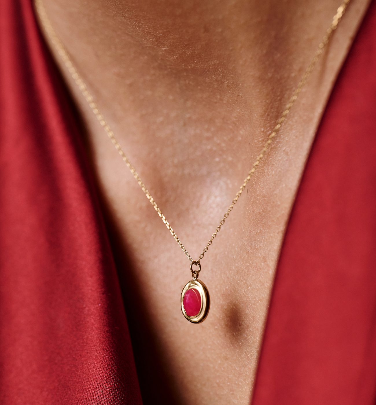 Naszyjnik z jadeitem fuksjowym złoty NEA0014 - By Dziubeka