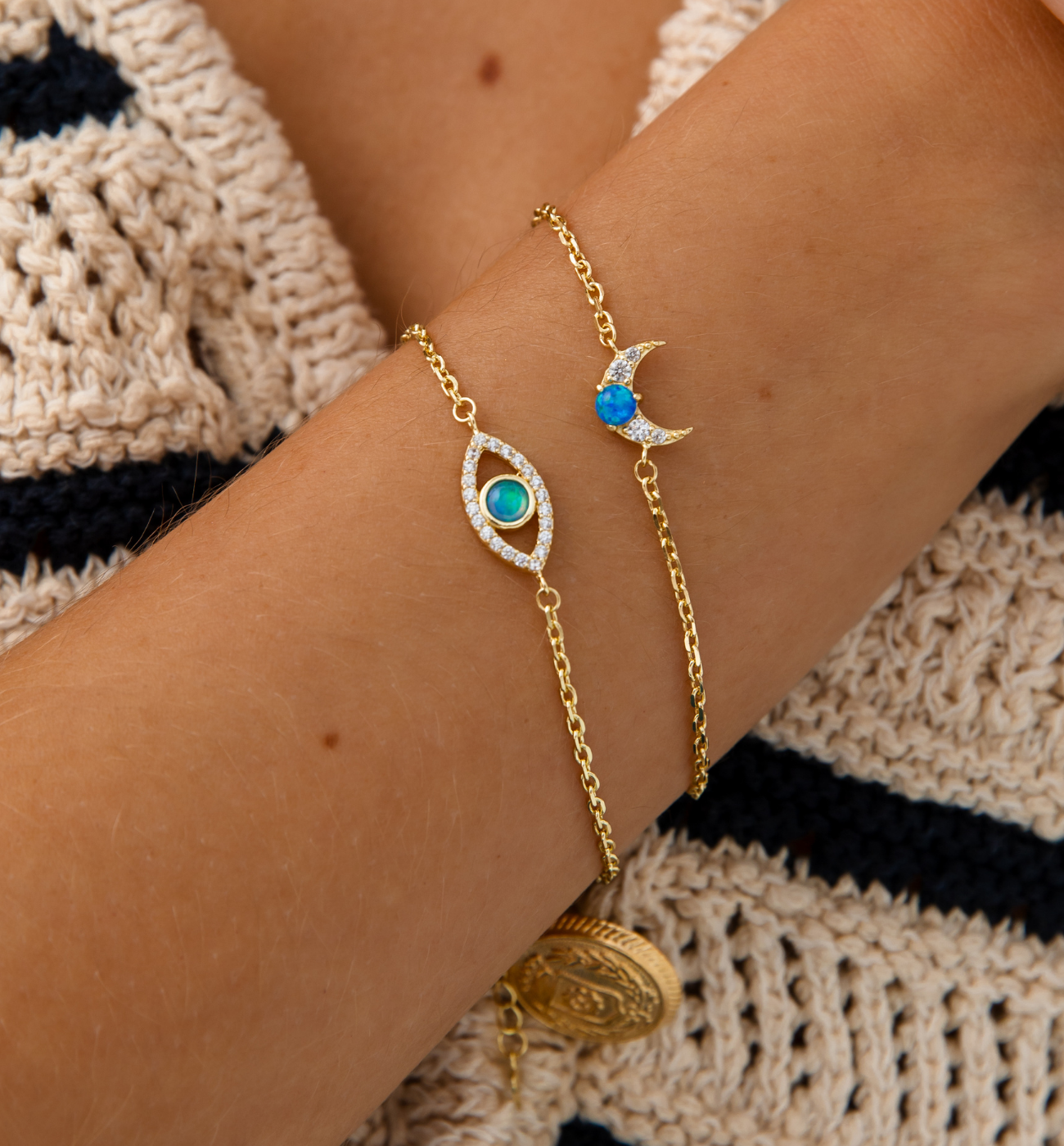 Bransoletka złota z księżycem i niebieskim opalem BCA0025