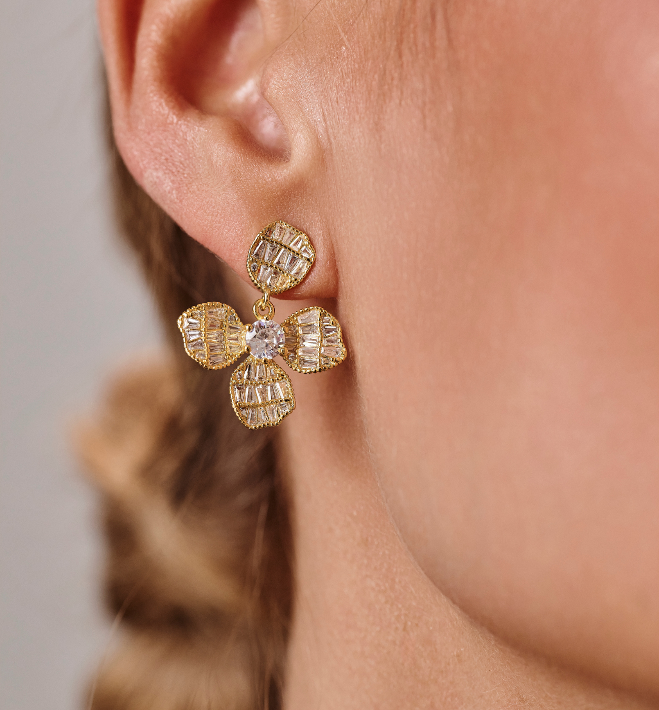 Kolczyki złote kwiaty z cyrkonią - By Dziubeka