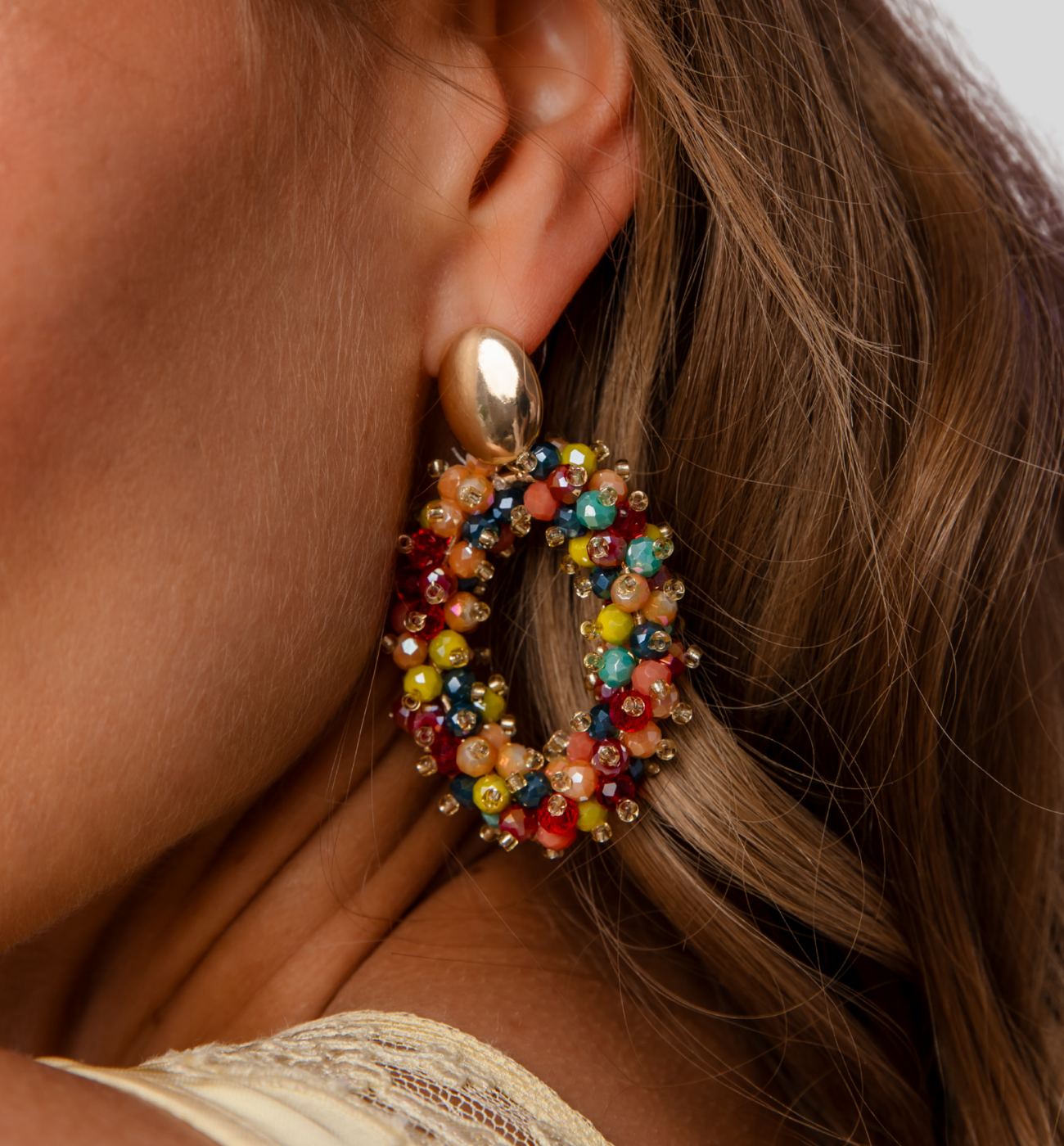 Kolczyki z kolorowymi kryształkami KWE0277 - By Dziubeka