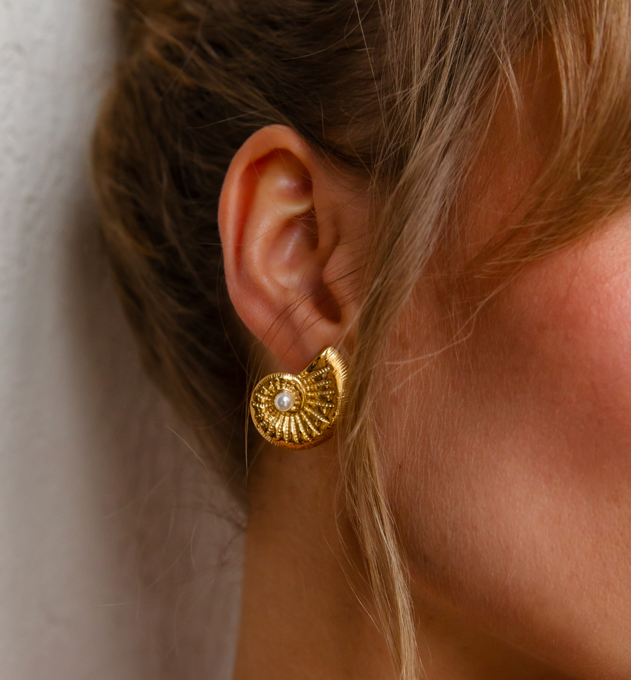 Kolczyki z muszlami złote KSY0521