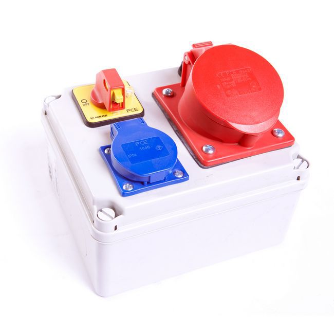 Rozdzielnica PCE Płock 32/5GS wyłącznik 0-1