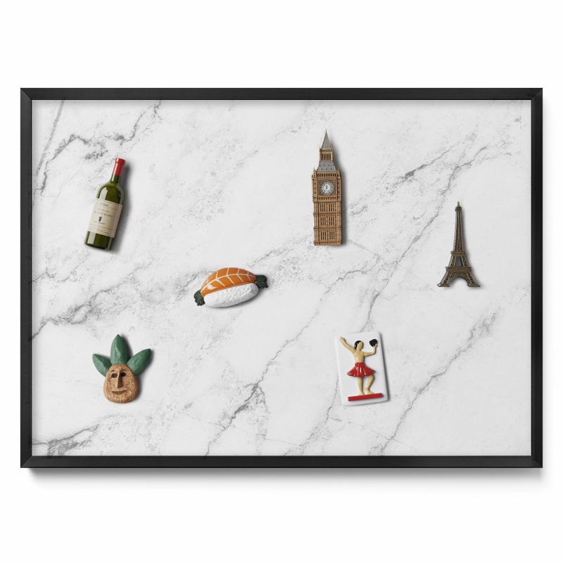 Tablica na magnesy z podróży Tulup 70x50 cm Delikatny jasny marmur w czarnej ramie 1 szt.