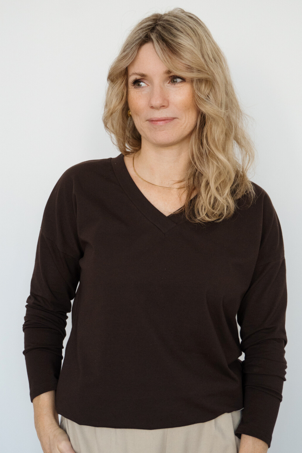 Lillow - Bawełniana BLUZKA w serek LEA - czekolada - Materiał bawełna - Uszyto w Polsce