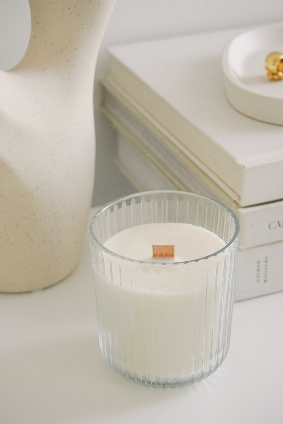 Lillow - ŚWIECA SOJOWA w ryflowanym szkle 270 ml - Uszyto w Polsce