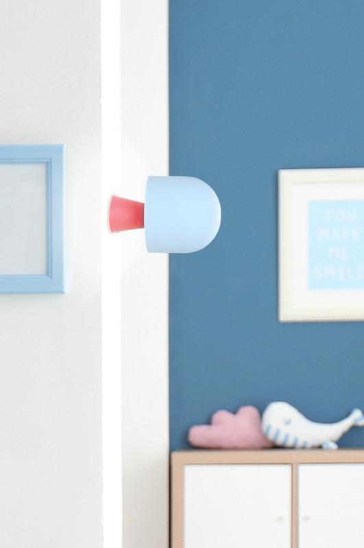 Czerwony kinkiet ścienny do salonu i sypialni VISBY klasyczny metal