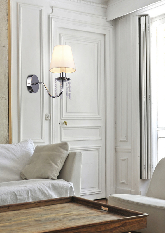 Srebrny kinkiet ścienny do salonu z beżowym abażurem RUTI