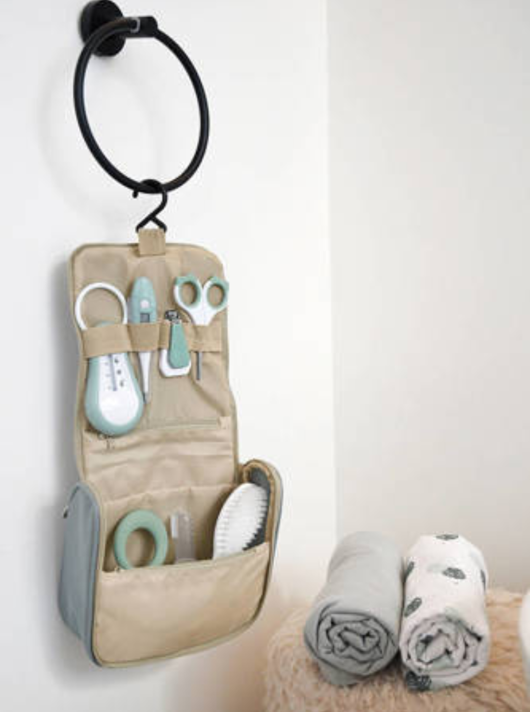 Beaba Kosmetyczka z 9 akcesoriami do pielęgnacji niemowląt Sage green