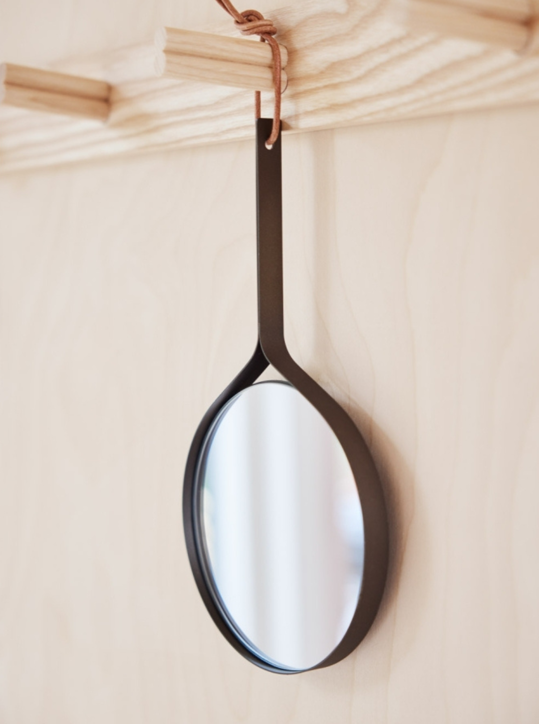 Lusterko ręczne Mira Browned Brass OYOY Living