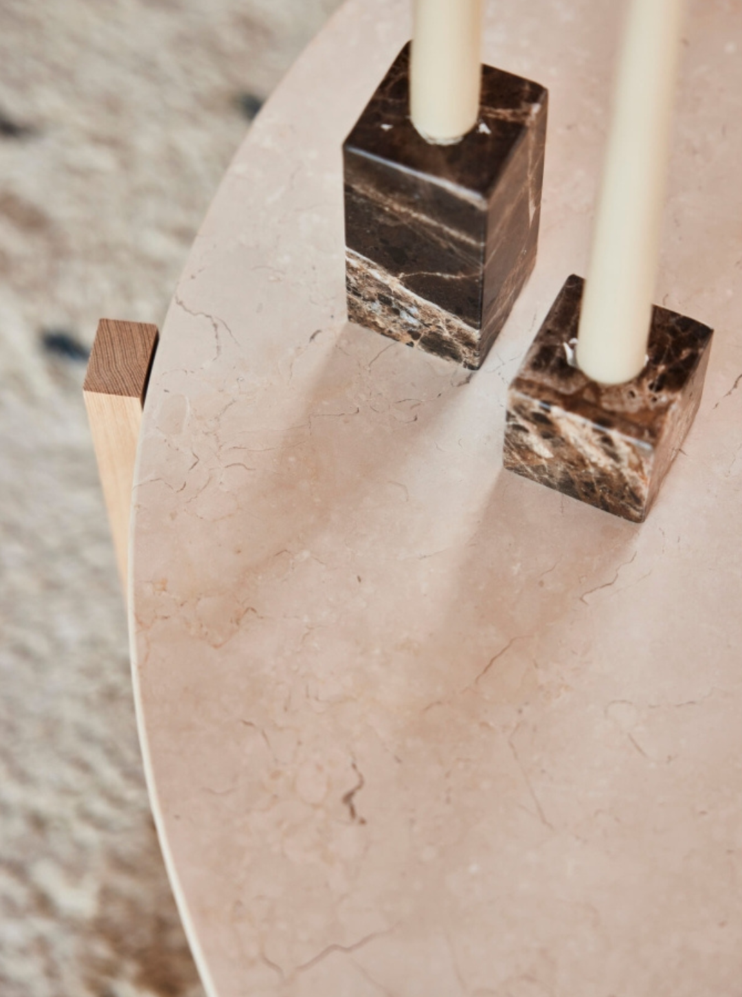 Marmurowy świecznik Savi Square Choko - wysoki OYOY Living