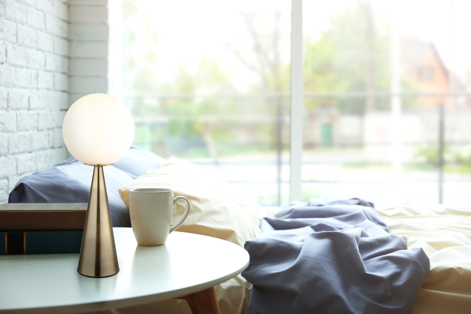 Globo Lighting Polina lampa stołowa 1x40 W biała-mosiądz 21031M