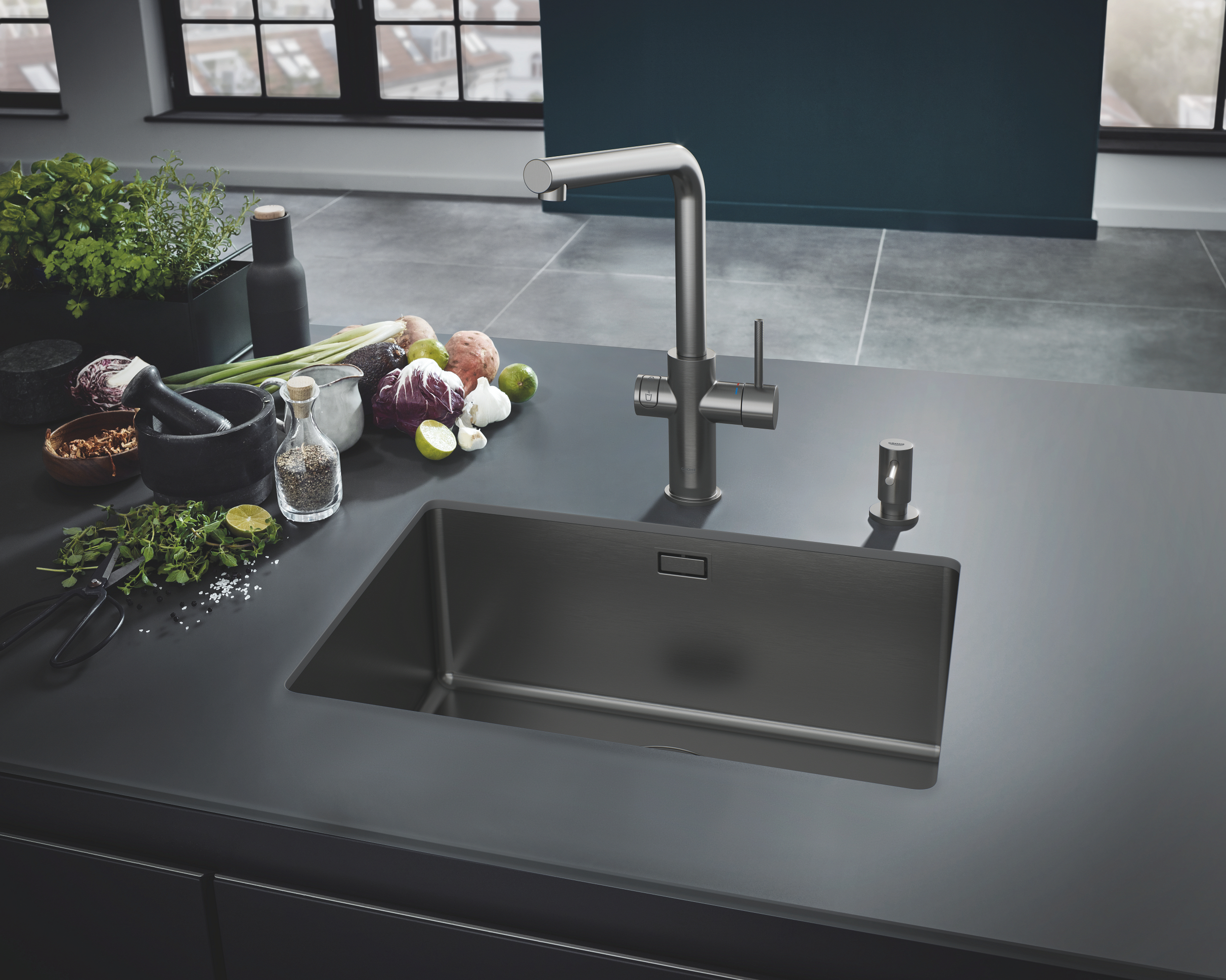 Grohe Blue bateria kuchenna z filtrem stojąca Brushed Hard Graphite 31454AL1