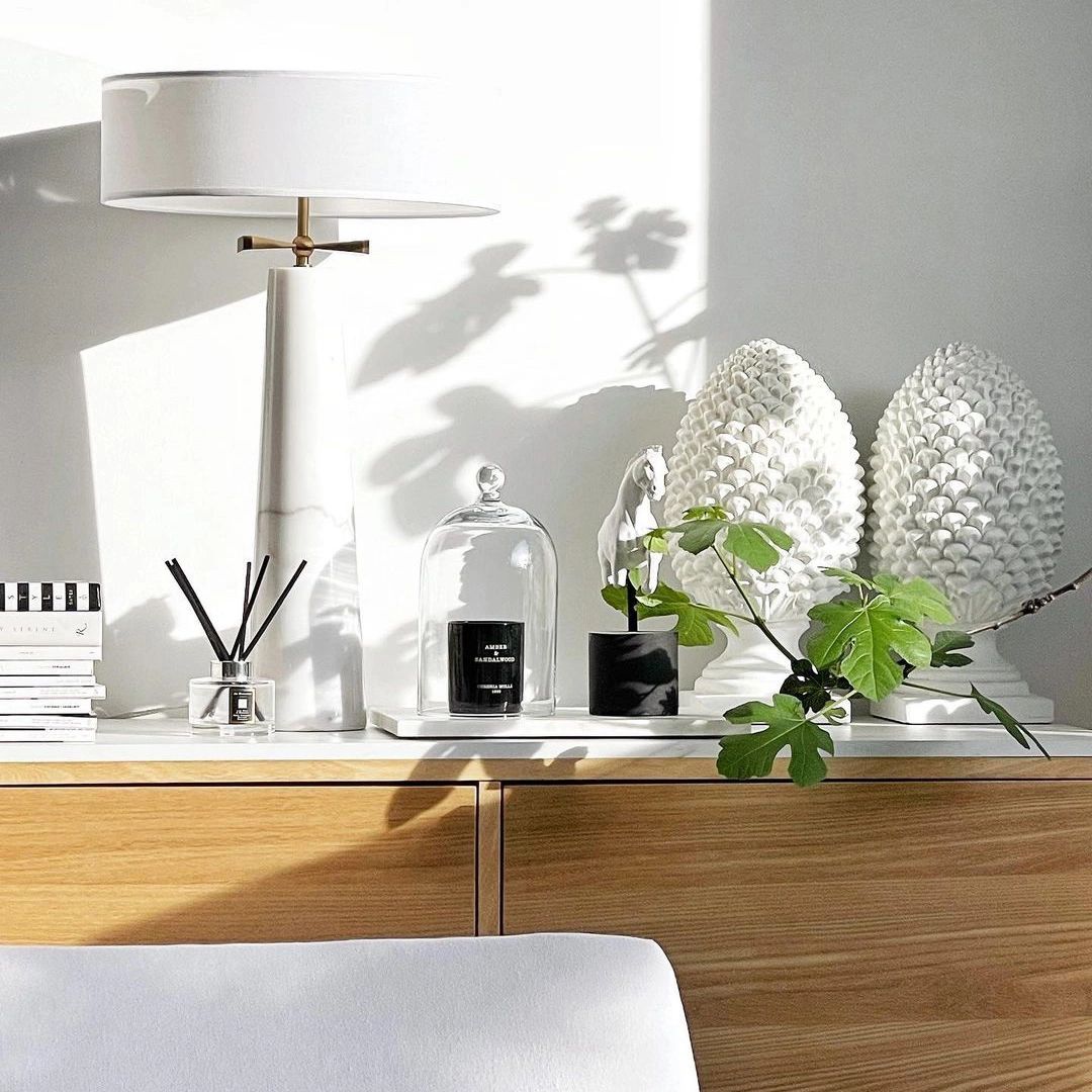 CosmoLight Bow lampa stołowa 2x40W biały/marmur/mosiądz T02114BR