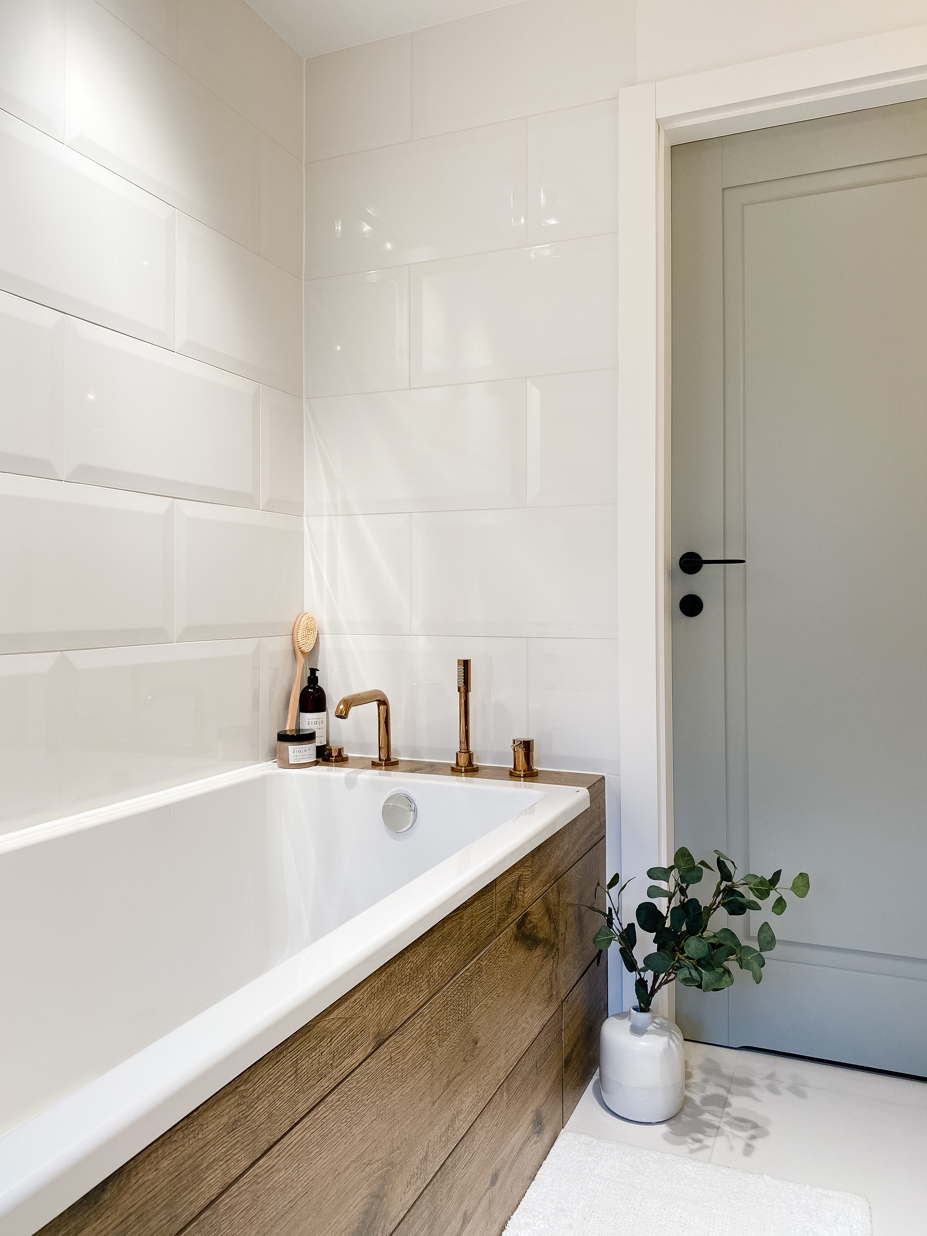 Grohe Essence bateria wannowo-prysznicowa 4-otworowa warm sunset 19578DA1