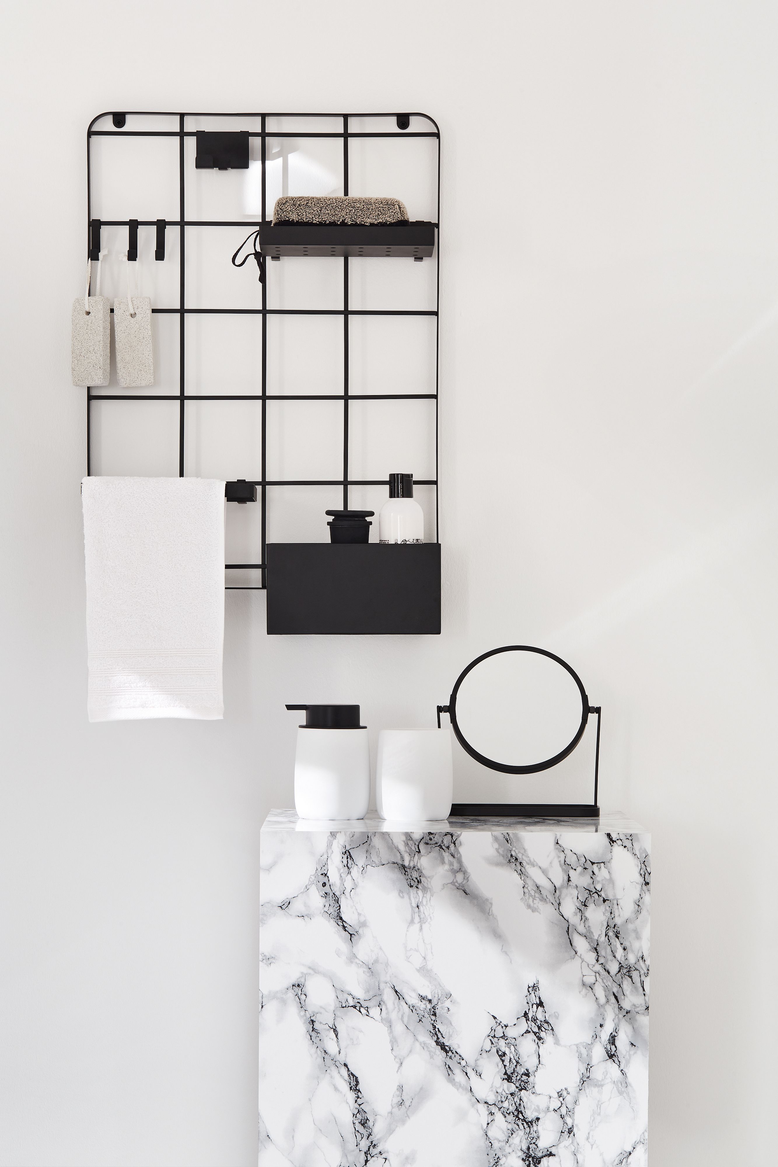 Kleine Wolke Framework lusterko kosmetyczne 17,5x19,5 cm okrągłe czarny 8042926886