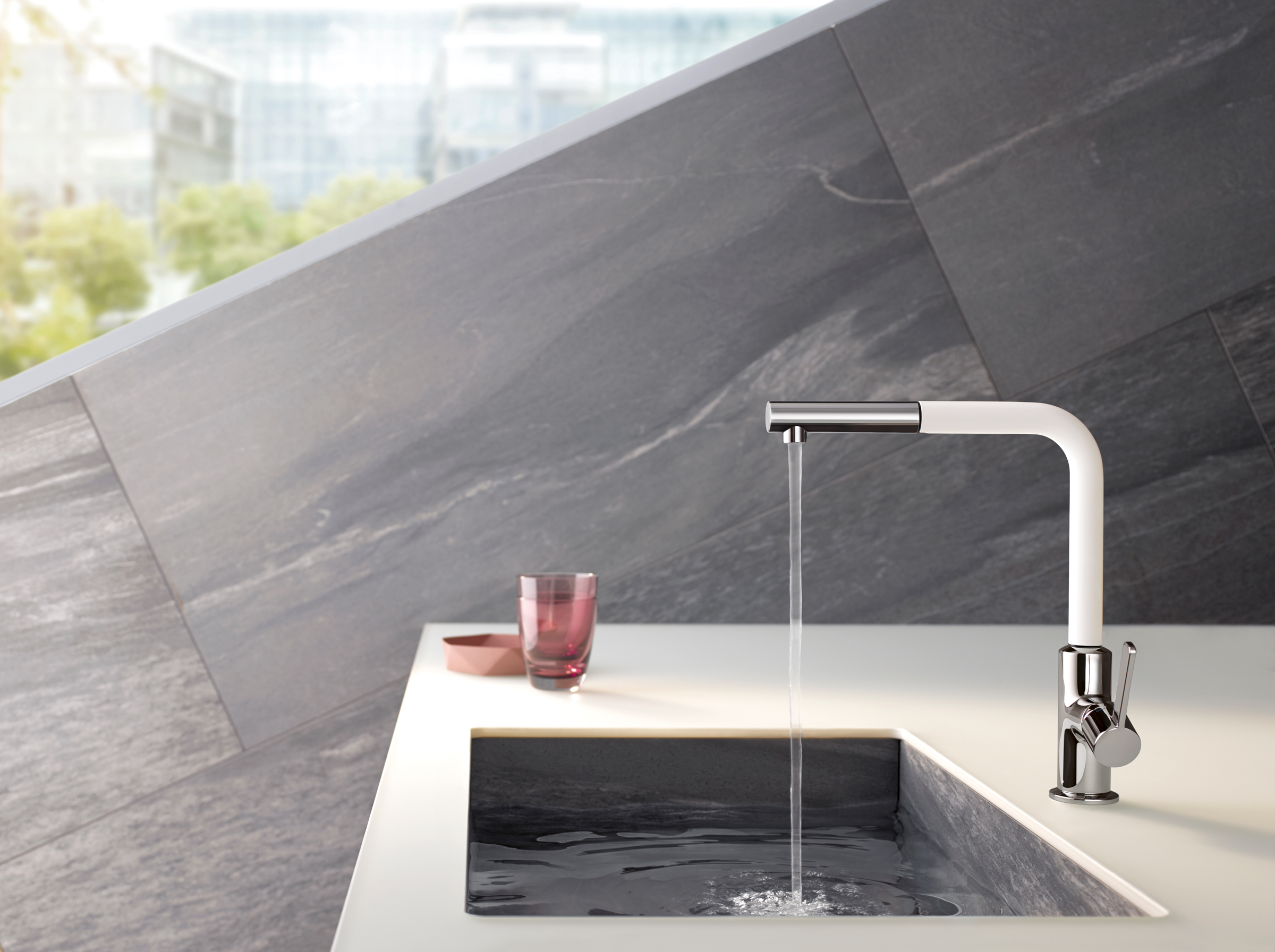 Kludi L-ine S bateria kuchenna stojąca z wyciąganą wylewką chrom/biały mat 408519375