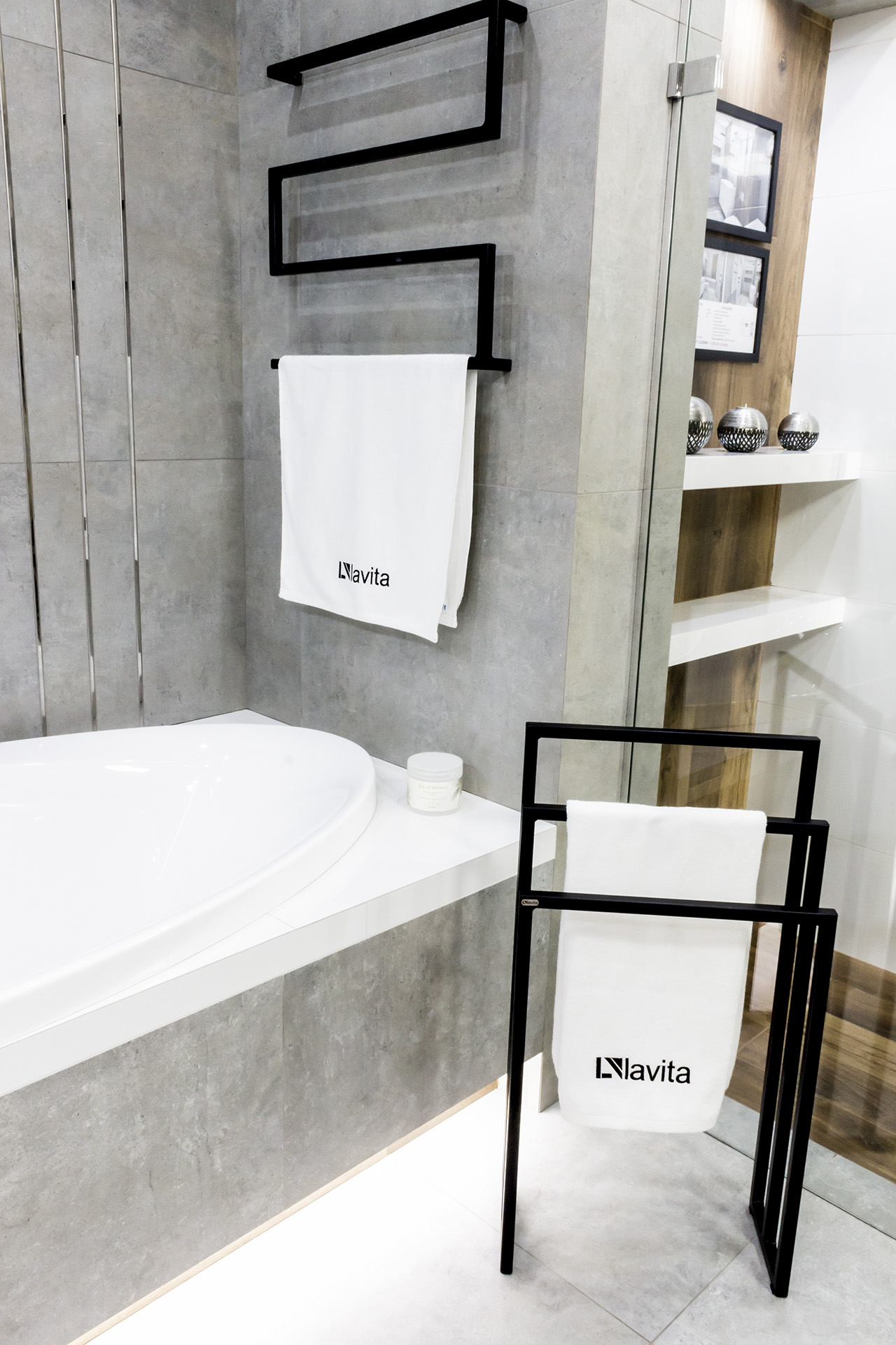 LaVita Seram wieszak na ręczniki 85x80 cm stojący czarny mat