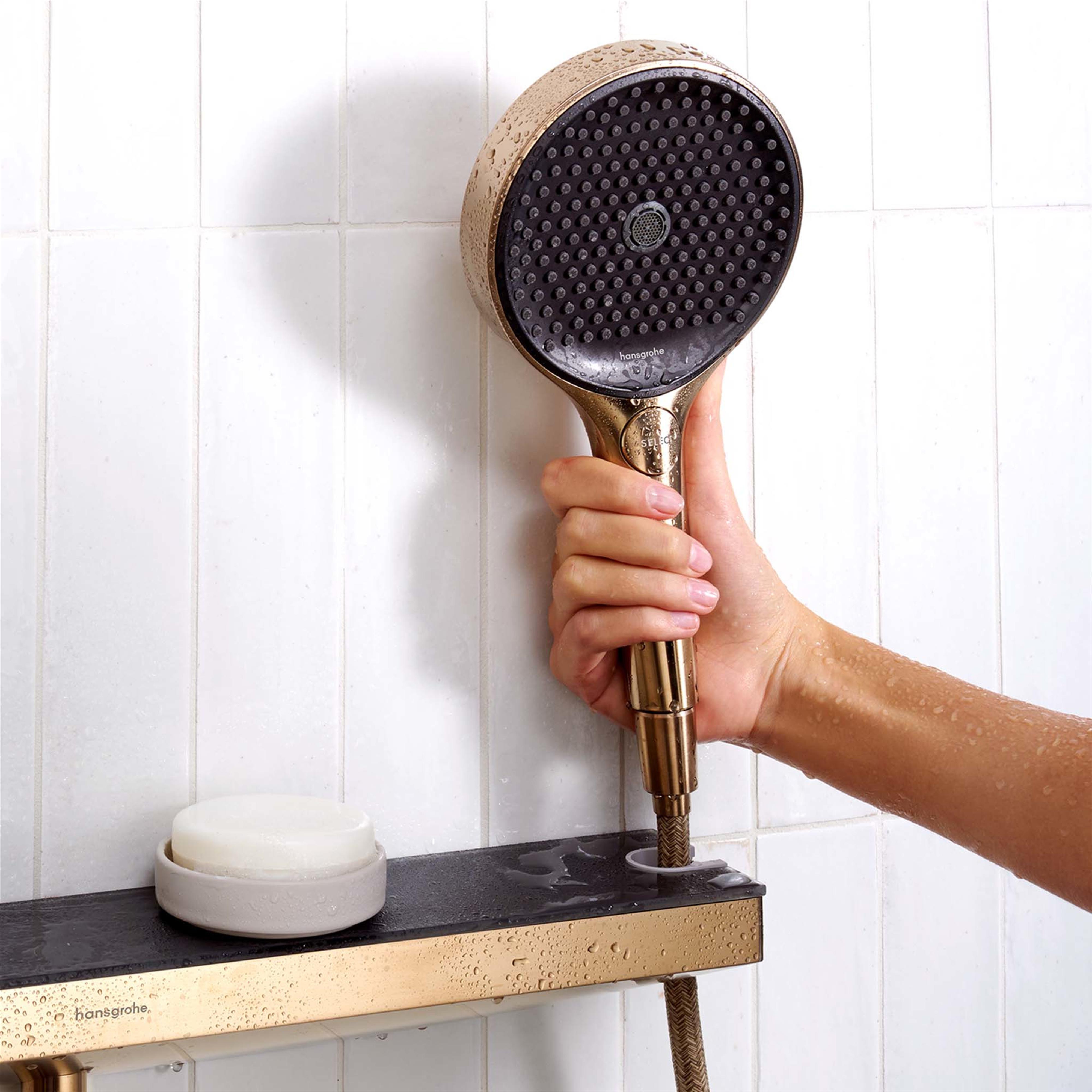 Hansgrohe Rainfinity Fixfit Porter 500 przyłącze węża prysznicowego z uchwytem i półką brąz szczotkowany 26858140