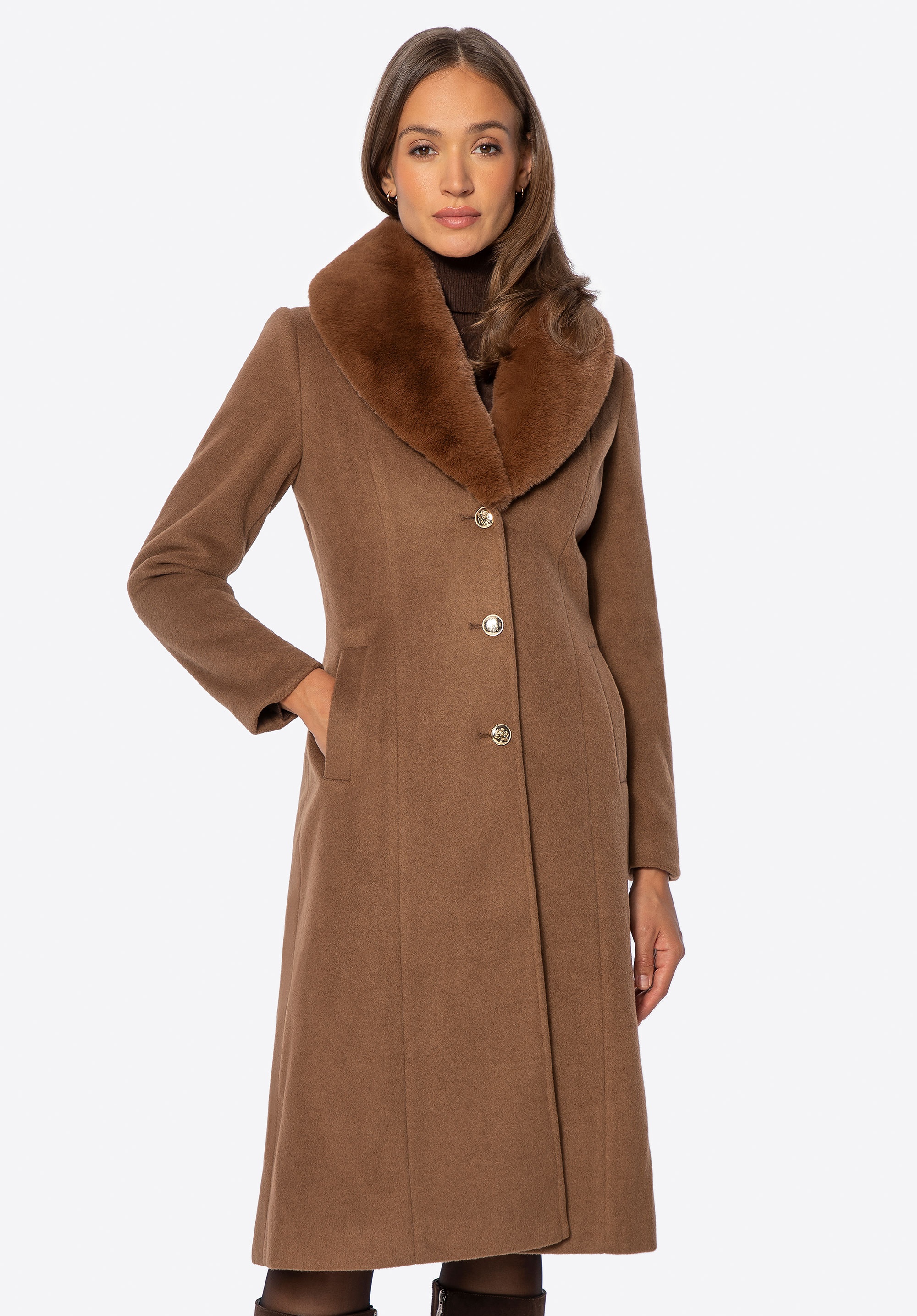 Damski płaszcz z odpinanym sztucznym futerkiem brązowy