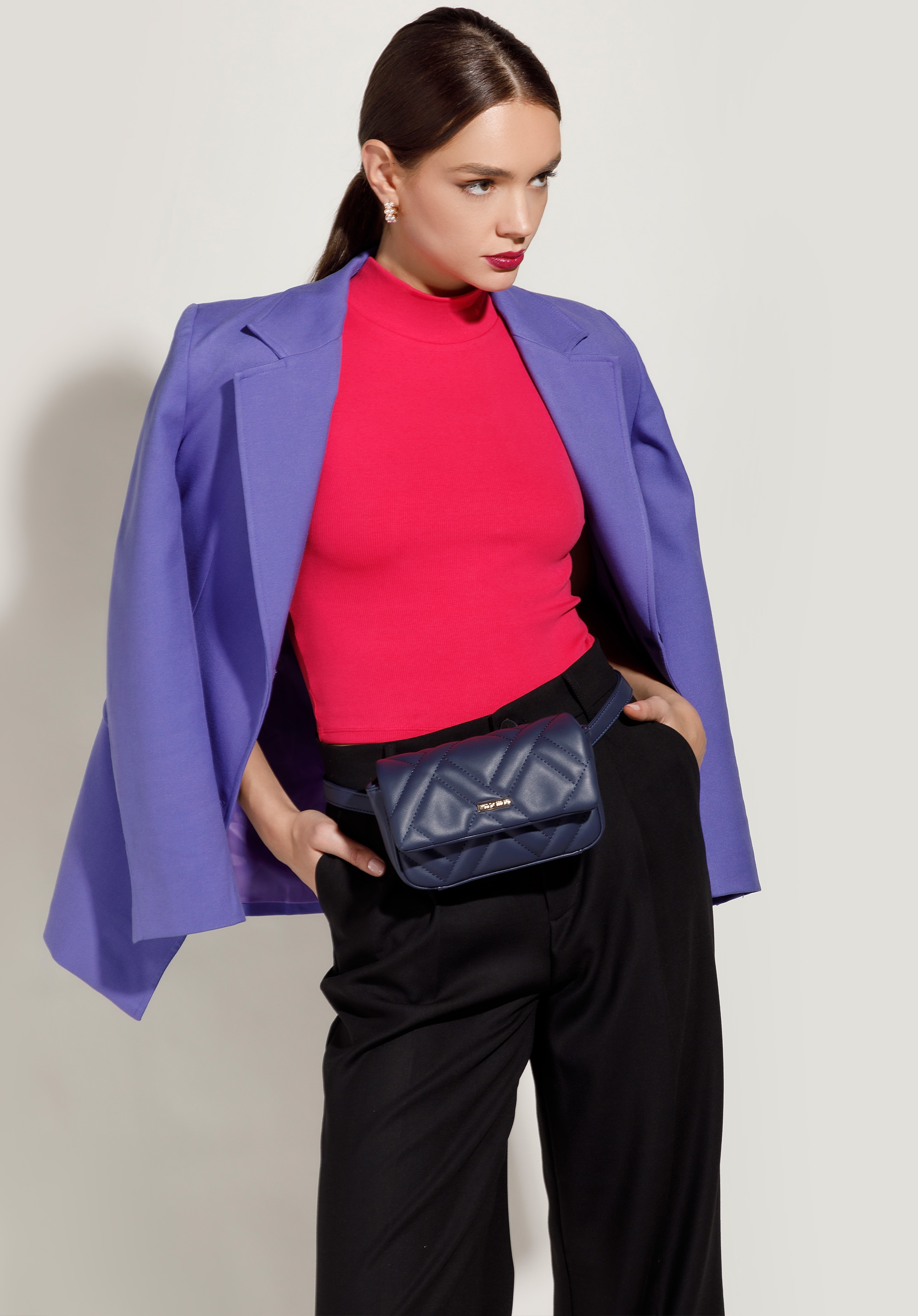 Damska torebka nerka geometrycznie pikowana granatowa