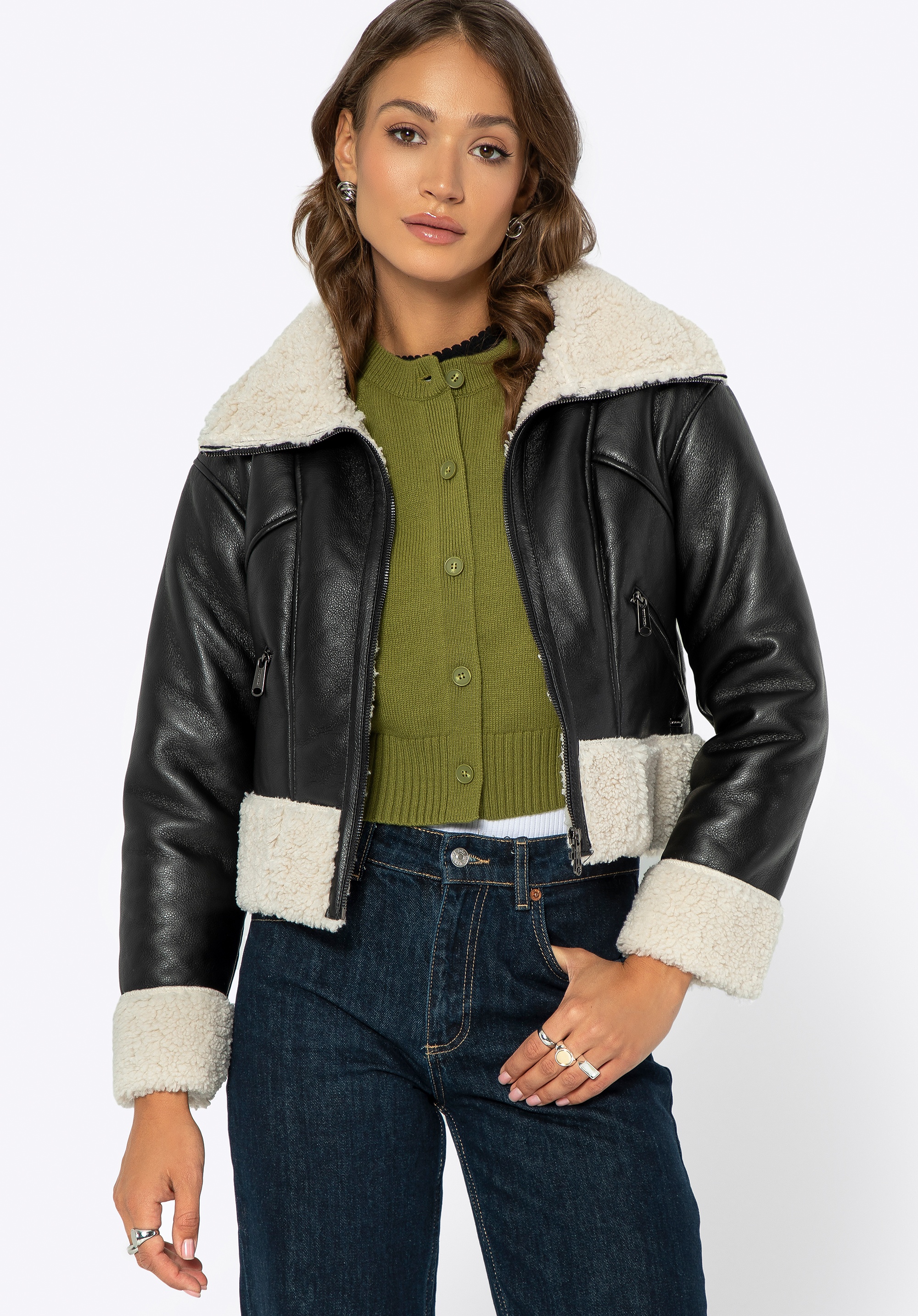 Damska kurtka z futerkiem krótka czarna