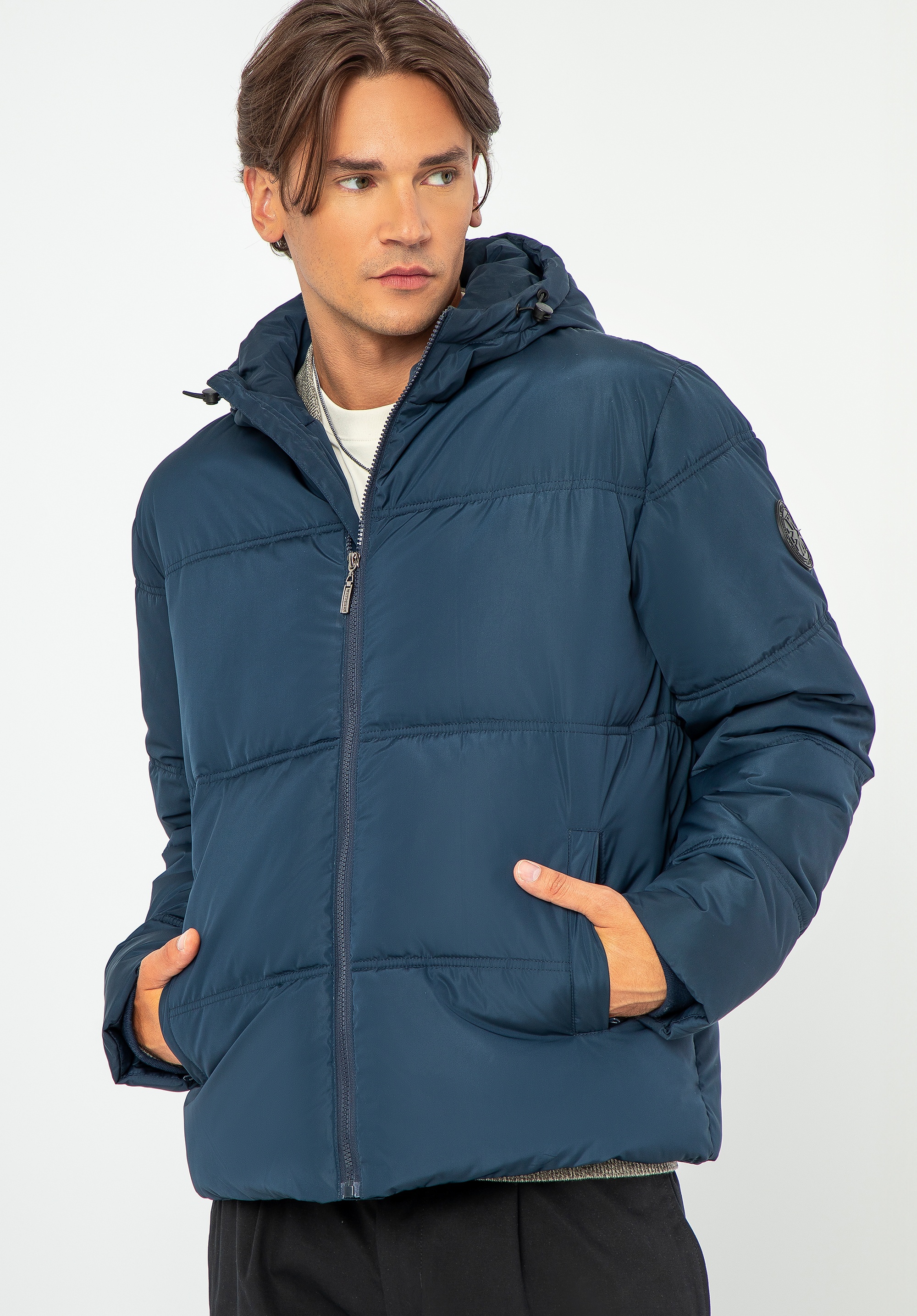 Męska kurtka pikowana z monogramem granatowa