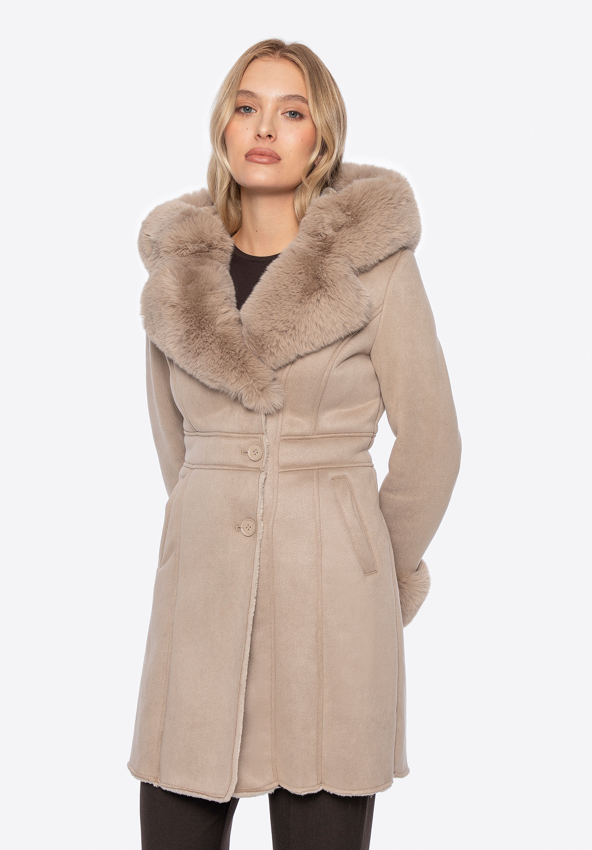Damski płaszcz - futerko z kapturem beżowy