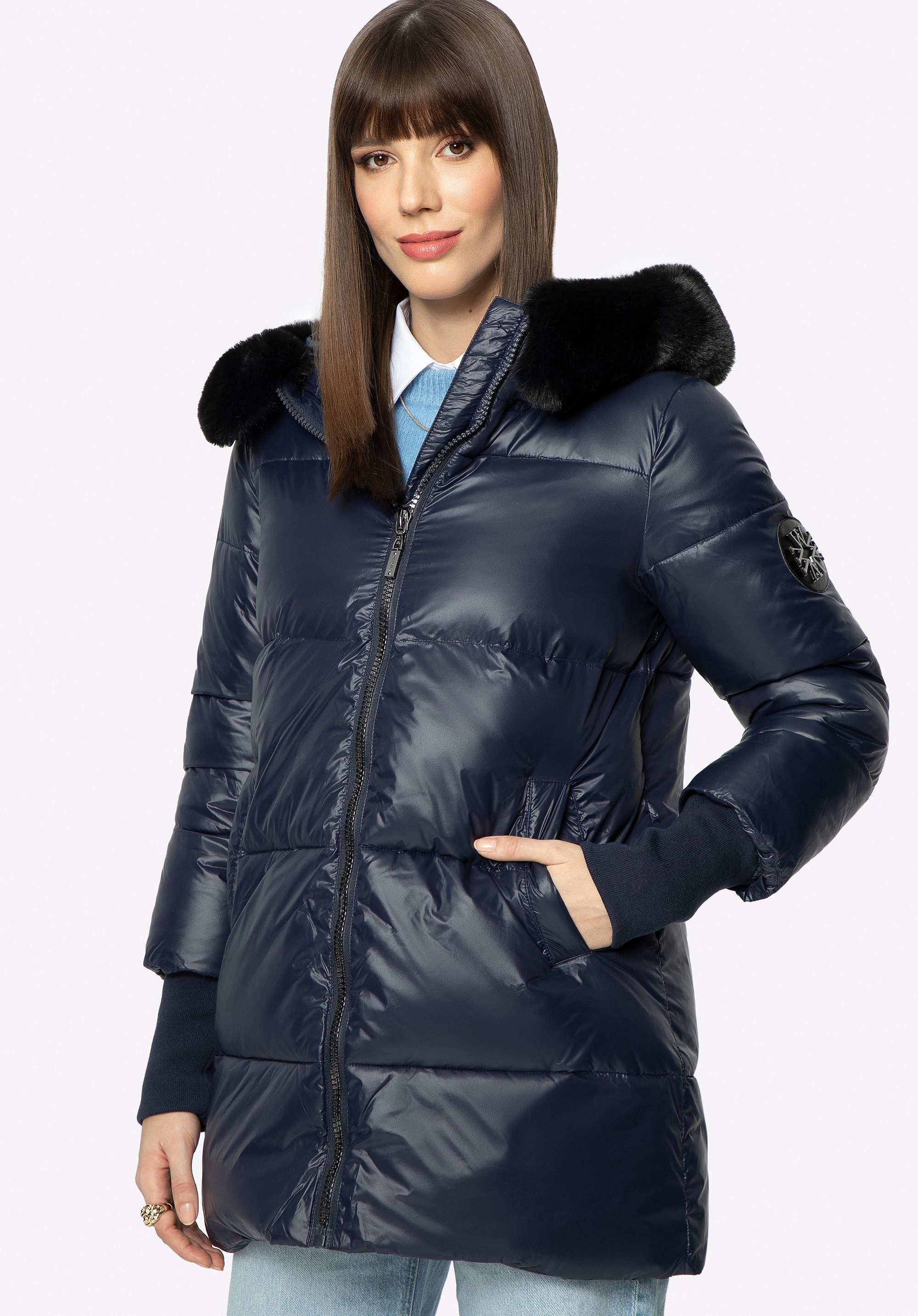 Damska kurtka pikowana z nylonu z kapturem granatowa