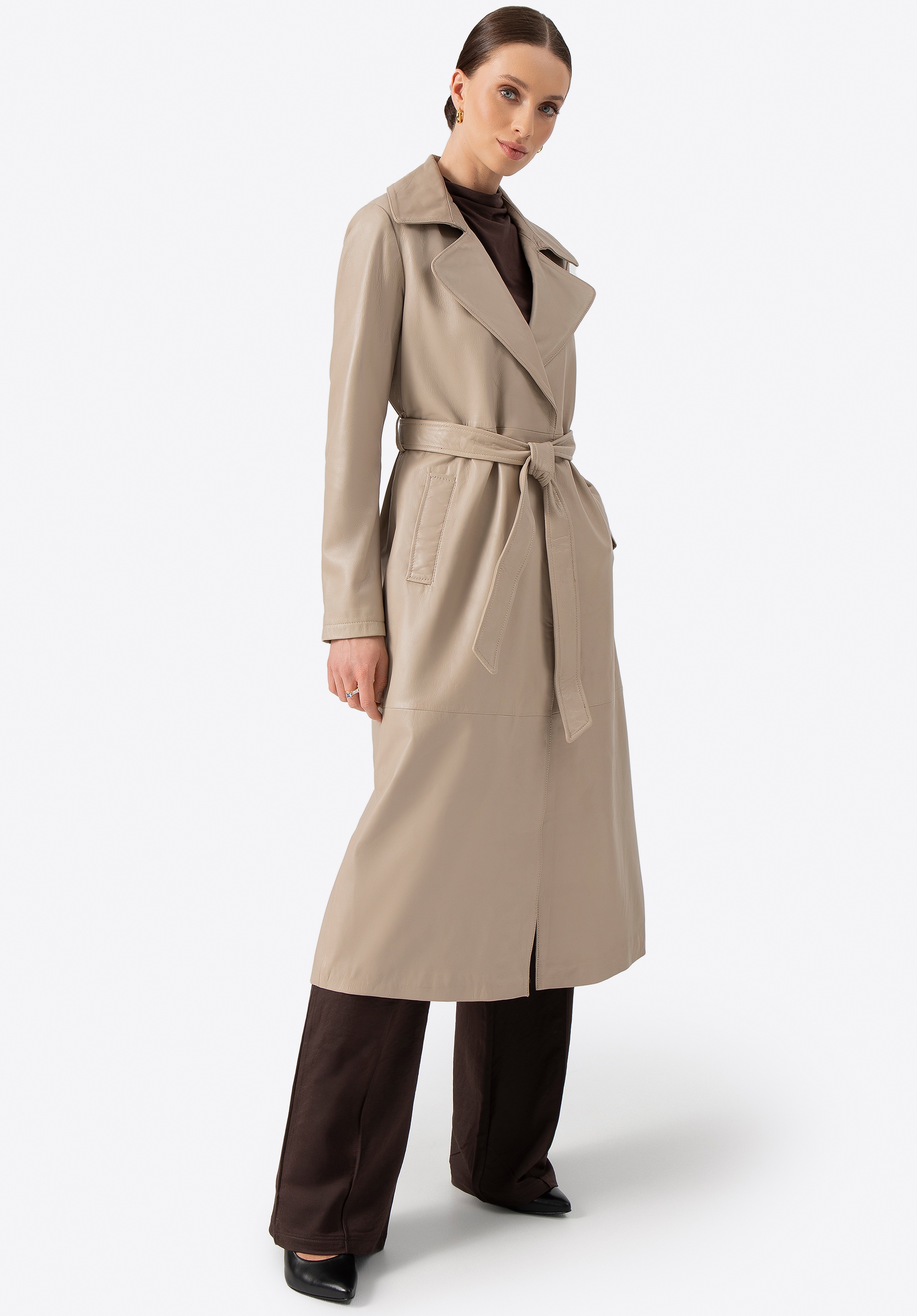 Damski płaszcz skórzany z paskiem beżowy