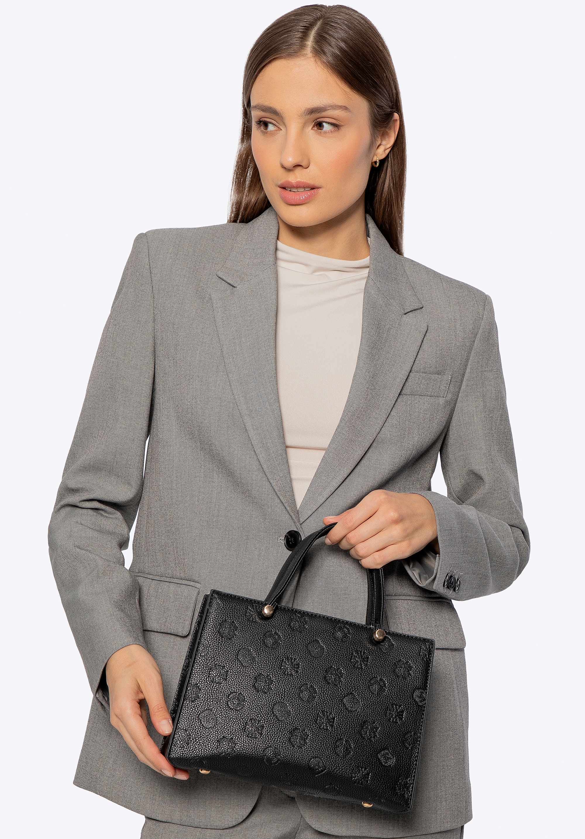 Kuferek z ekoskóry z tłoczoną sygnaturą mały czarny