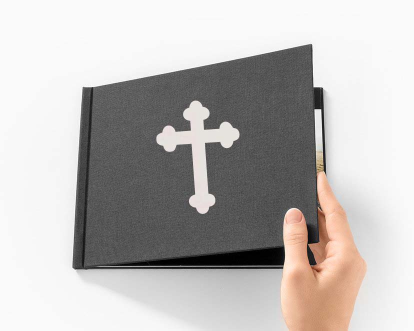 Napis Emblemat na ksiegę gości album do zdjęć krzyż biały, dekoracja na Komunię Świętą Chrzest Święty