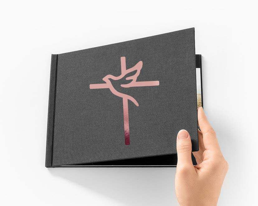 Napis Emblemat na ksiegę gości album do zdjęć gołąb i krzyż różowe złoto, dekoracja na Komunię Świętą Chrzest Święty