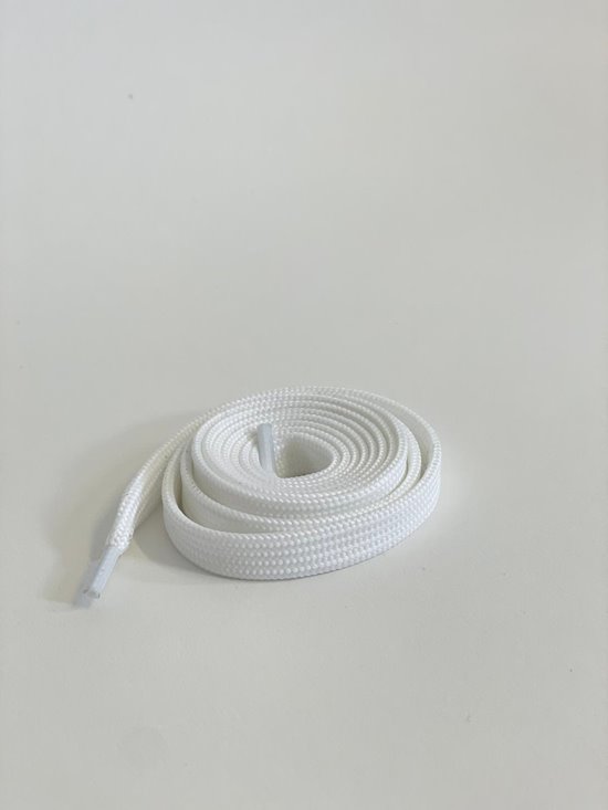 Białe sznurówki do sneakersów