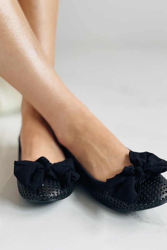 Baleriny damskie 92/22 Czarny / dziurkowany