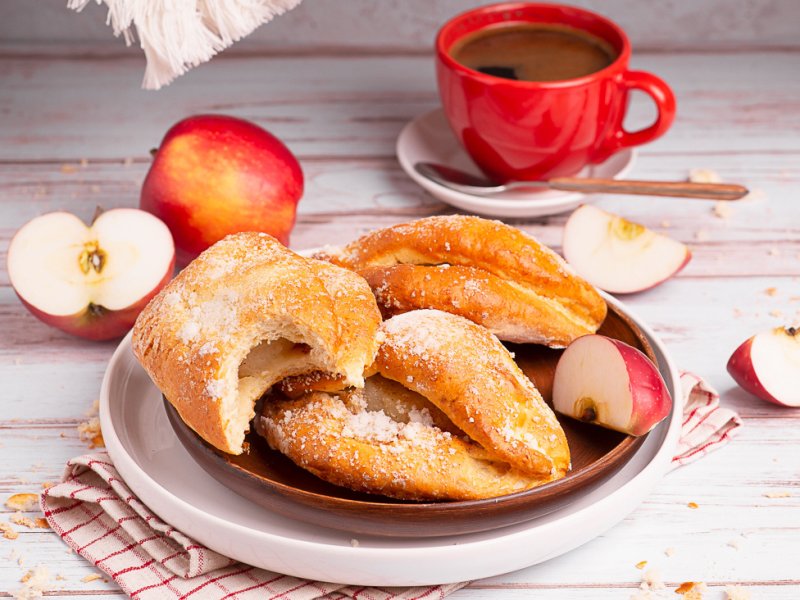 BEZGLUTENOWA Drożdżówka z Jabłkiem i Cynamonem 90 g - Piekarnie Cukiernie Putka