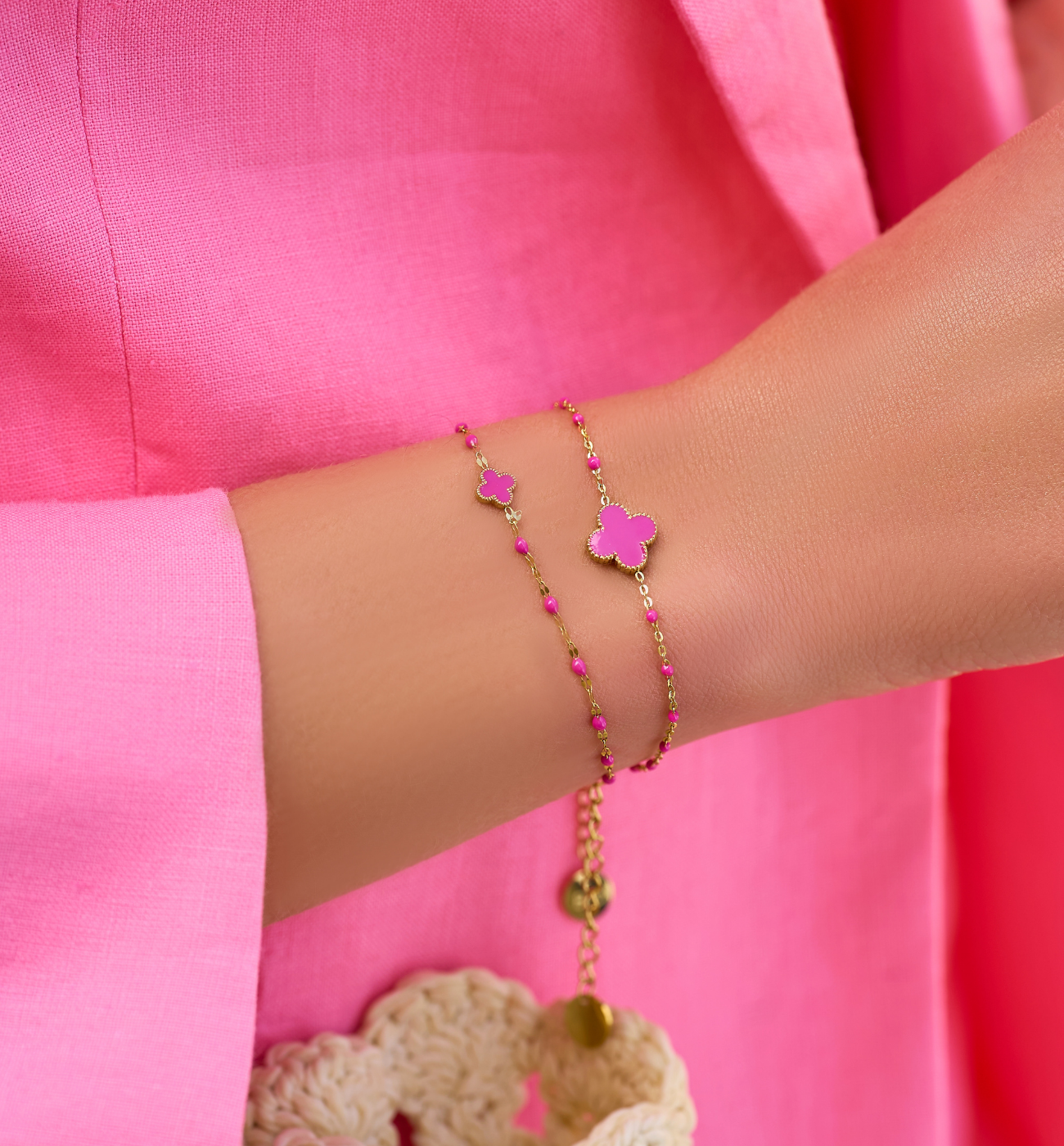 Bransoletka fuksjowa z koniczynką Pequeño Trébol BSY0043