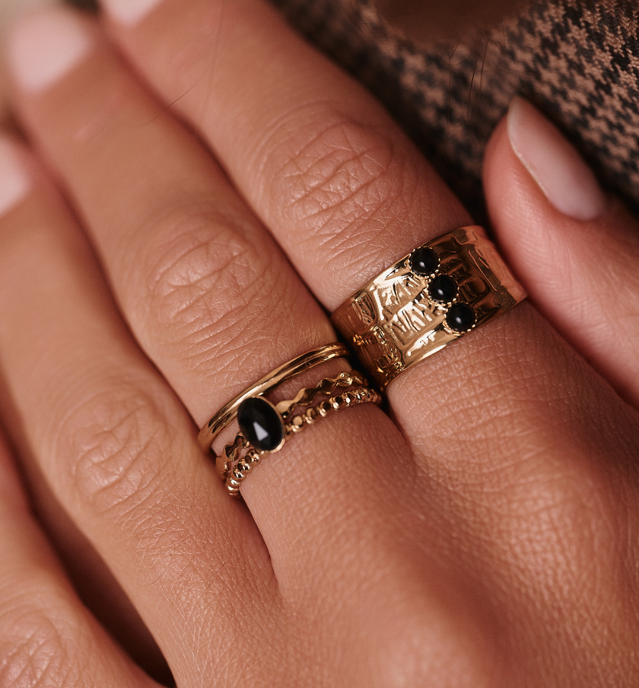 Pierścionek szeroki złoty regulowany z agatami PEA0039