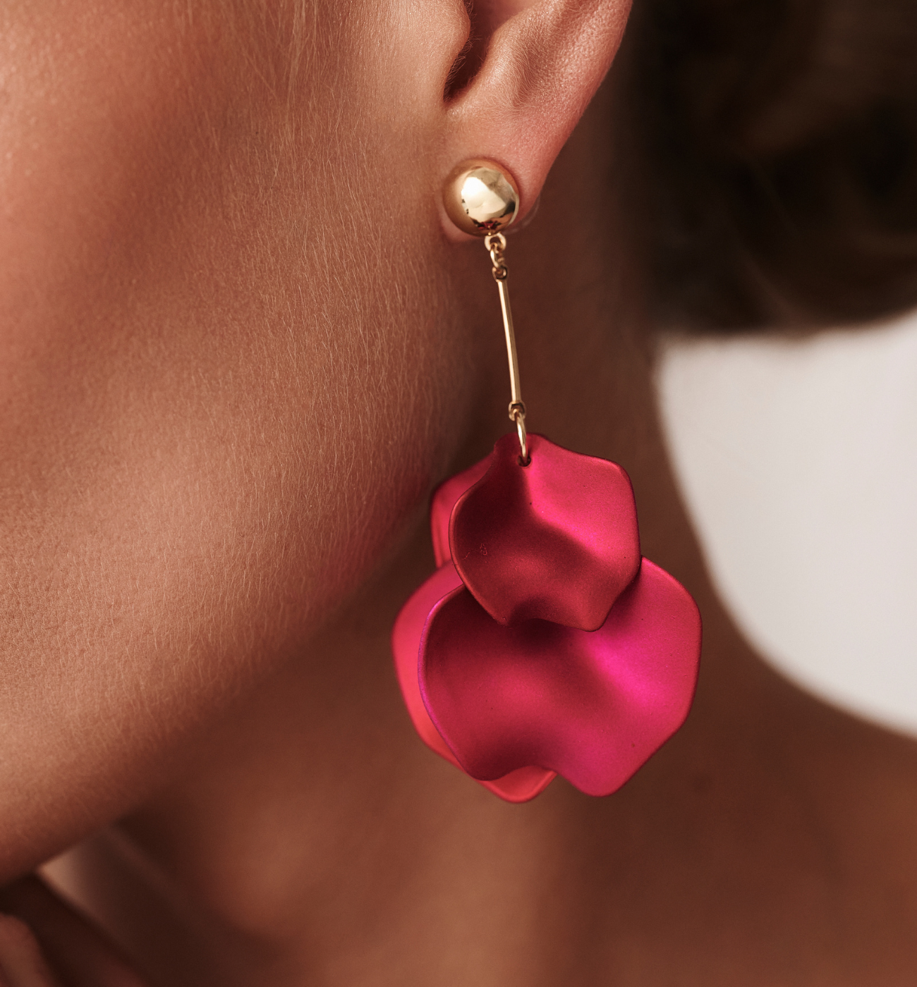 Kolczyki fuksjowe z płatkami Amaranta KFF0097 - By Dziubeka