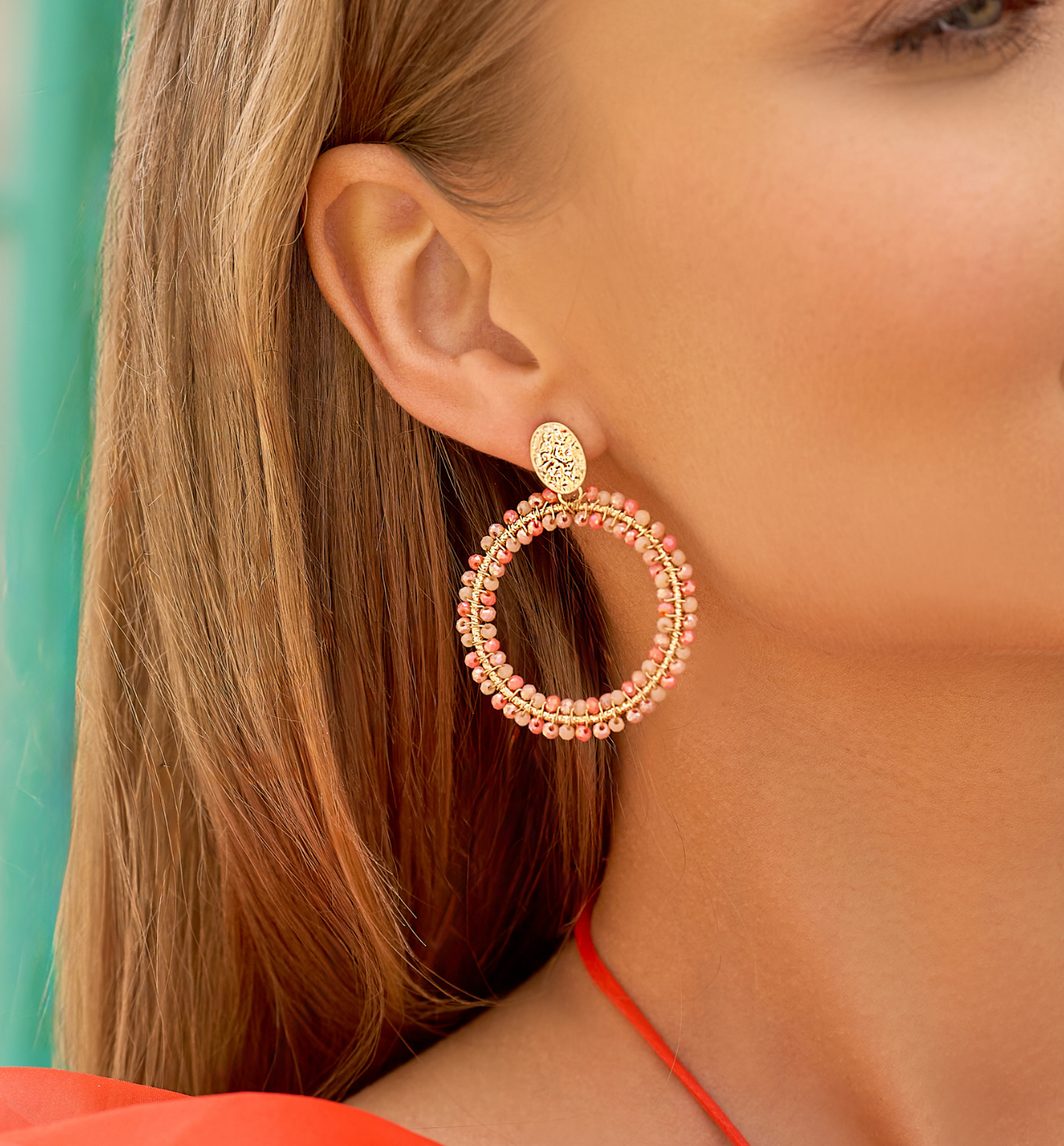 Kolczyki okrągłe z brzoskwiniowymi kryształkami KWE0209 - By Dziubeka