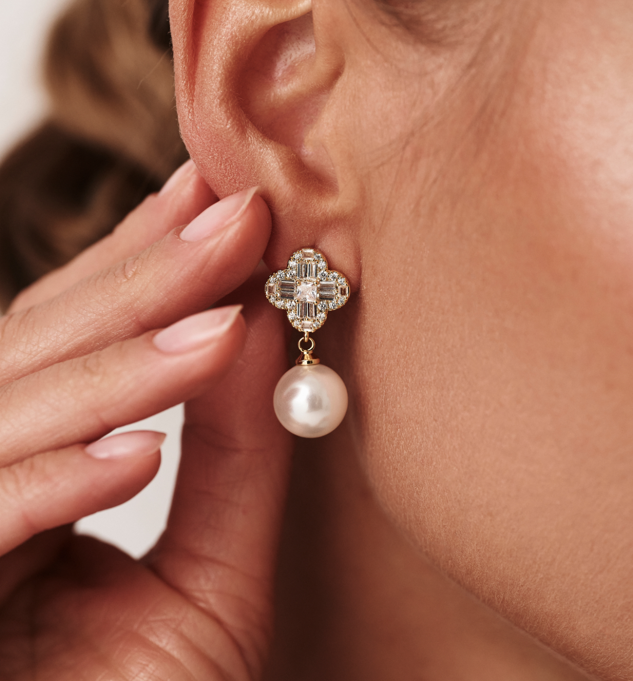 Koczyki z perłami i koniczynkami złote - By Dziubeka