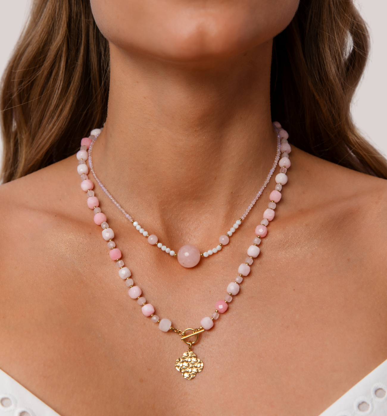 Naszyjnik różowy z koniczynką NPA1426