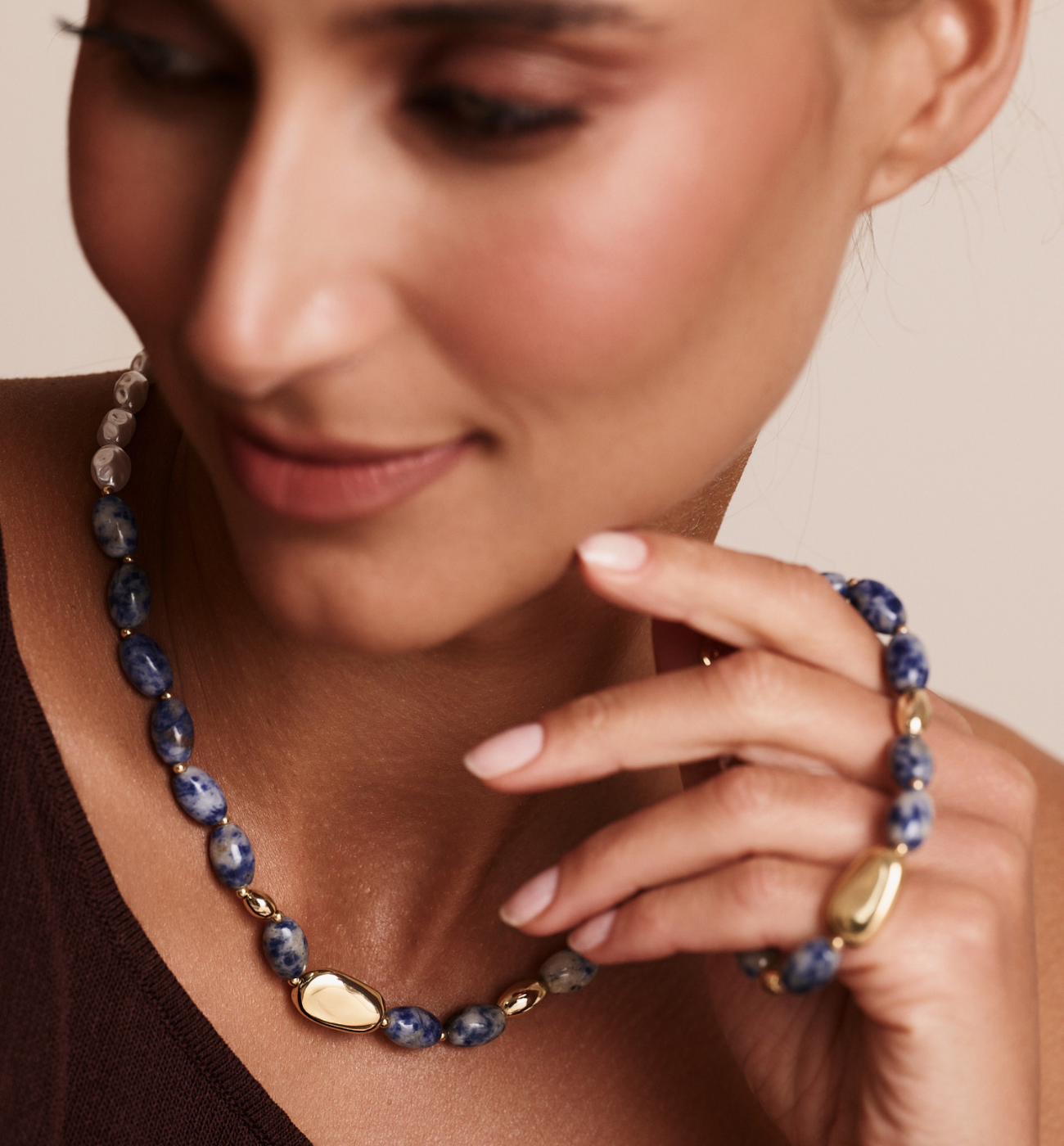 Naszyjnik z perełkami i granatowymi kamieniami - By Dziubeka