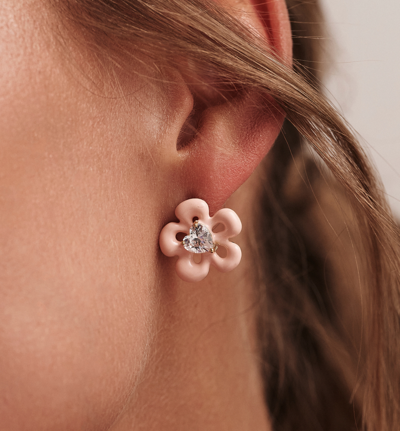 Kolczyki w kształcie różowego kwiatu z cyrkonią KLU0112 - By Dziubeka