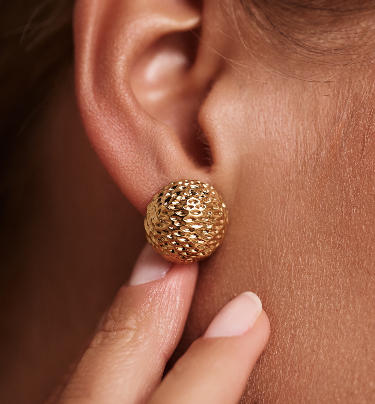 Kolczyki kule złote fakturowane KSY0377 - By Dziubeka