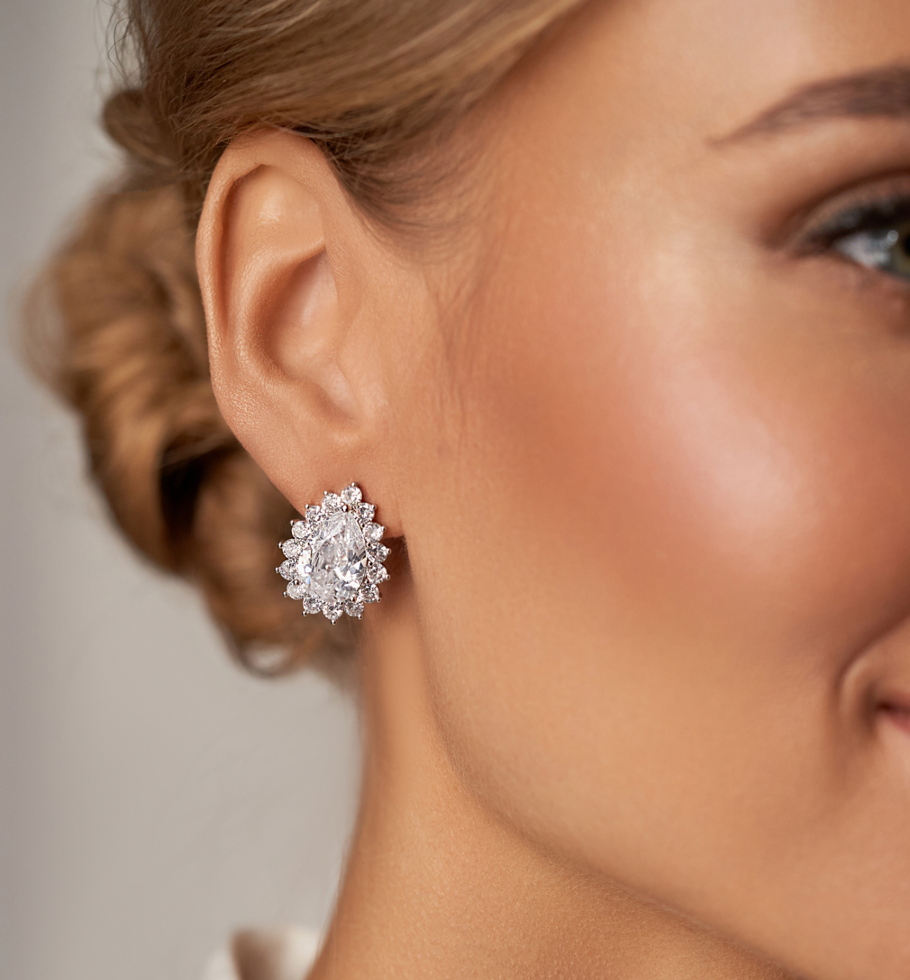 Kolczyki srebrne z transparentnym kryształem Row KSS1486